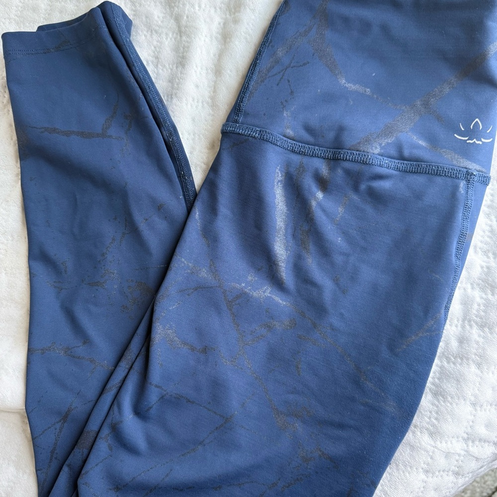 Beyond yoga blue with a foil looking subtle print